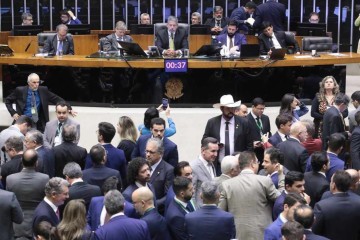 O relatório foi apresentado ontem, durante sessão no plenário da Câmara dos Deputados, e será votado hoje
 -  (crédito: Bruno Spada/Câmara dos Deputados)