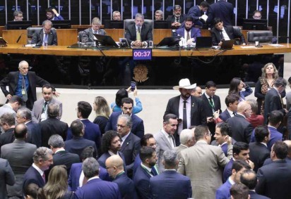 O relatório foi apresentado ontem, durante sessão no plenário da Câmara dos Deputados, e será votado hoje
 -  (crédito: Bruno Spada/Câmara dos Deputados)