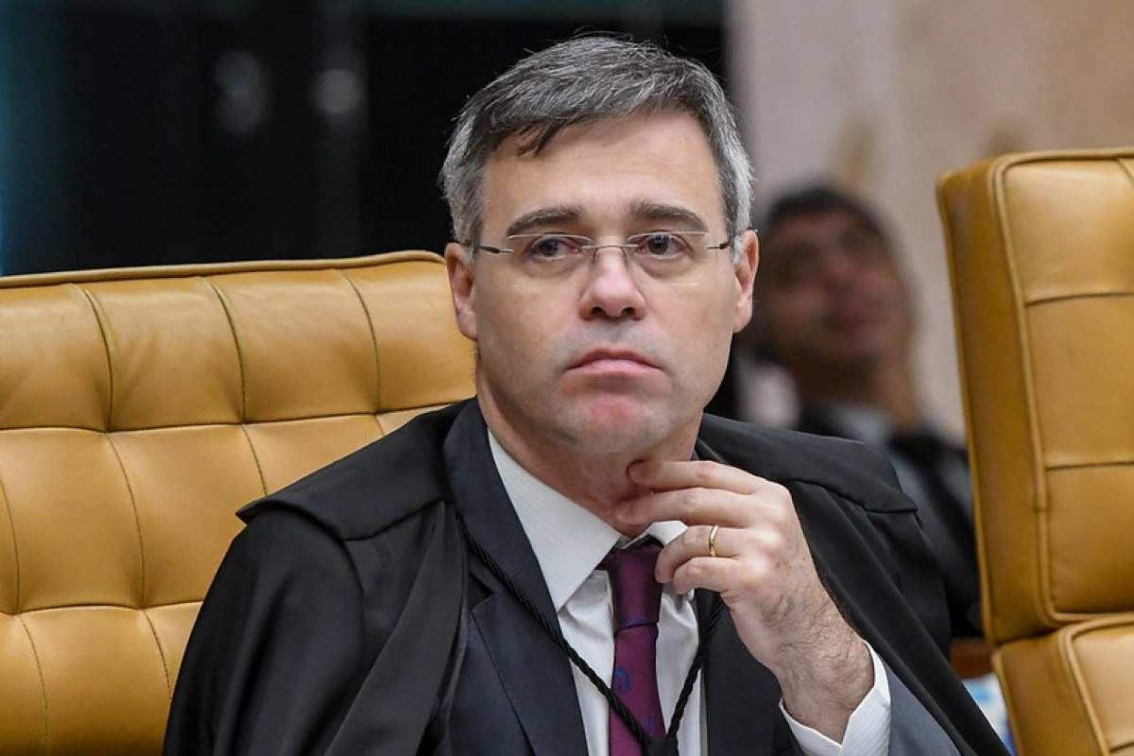 Após voto de Barroso, Mendonça interrompe julgamento sobre responsabilidade das redes