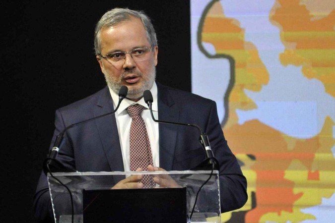 "A União tem orçamento de R$ 2 trilhões e dívida de R$ 2,7 trilhões. Não sei se cortar R$ 800 milhões resolve o problema do governo federal", vice-presidente do Tribunal de Contas do DF, André Clemente