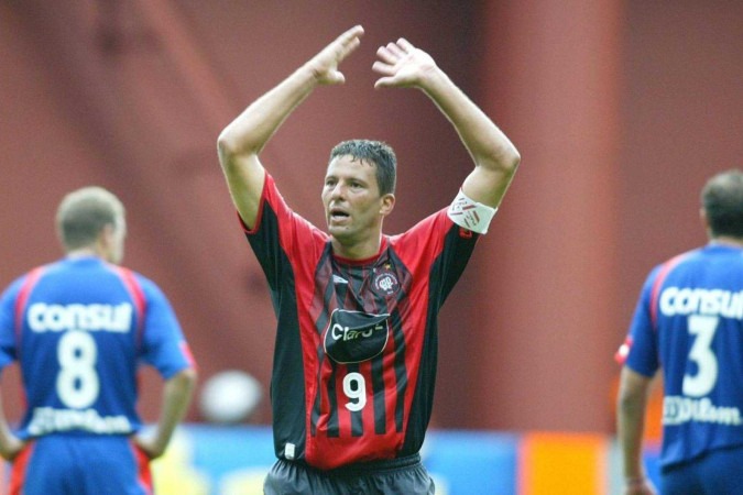 O brasiliense Washington disputou 38 dos 46 jogos do Athletico-PR no Brasileirão de 2004 e marcou 34 gols: média de 0,89 por jogo  -  (crédito: Maurilio Cheli/AE. Ed. Esportes (18.12.2004))