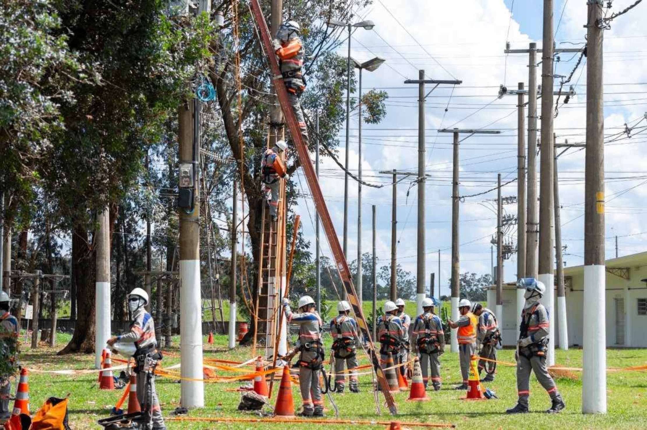 Enel abre mais de 500 vagas para eletricistas em São Paulo 