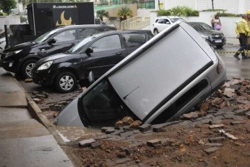 De acordo com o Inmet, a chuva deve se manter hoje -  (crédito: Minervino Júnior/CB/D.A.Press)