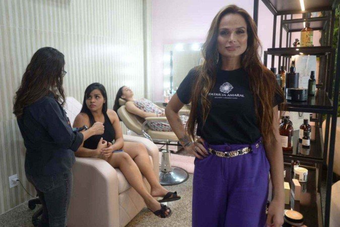  19/12/2024 Credito: Ed Alves/CB/DA.Press. Cidades. Movimento fim de ano nos Saloes de Beleza e barbearia. Na foto, Patricia Alves. 