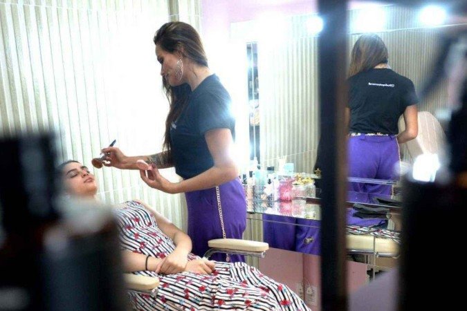  19/12/2024 Credito: Ed Alves/CB/DA.Press. Cidades. Movimento fim de ano nos Saloes de Beleza e barbearia. Na foto, Patricia Alves. 