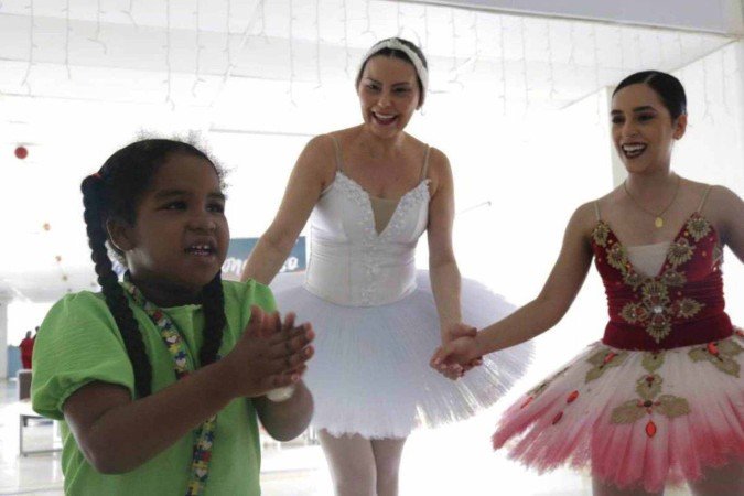 
Yngrid Vieira e bailarinas 