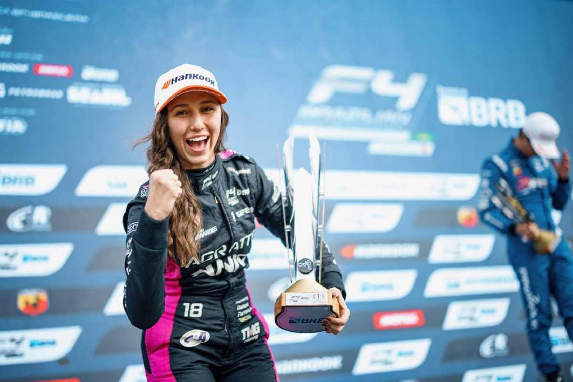 Conheça Rafaela, a primeira mulher a vencer na F4 Brasil