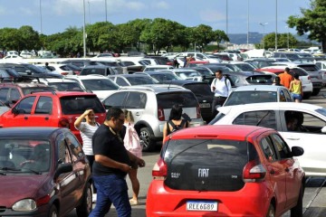 Serão cobrados, por hora, R$ 4 para carros e R$ 2 para motos -  (crédito:  Minervino Júnior/CB)