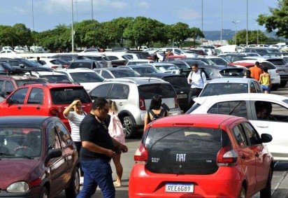 Serão cobrados, por hora, R$ 4 para carros e R$ 2 para motos -  (crédito:  Minervino Júnior/CB)