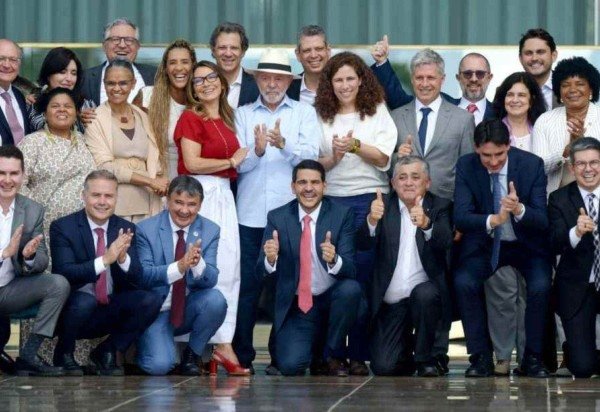 Ed Alves / C.B / D.A Press