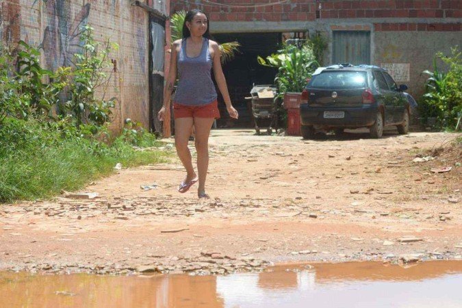 Adriana Alves sonha em poder ter uma moradia digna 