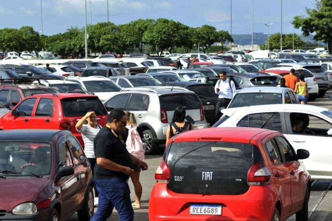 Serão cobrados, por hora, R$ 4 para carros e R$ 2 para motos -  (crédito:  Minervino Júnior/CB)