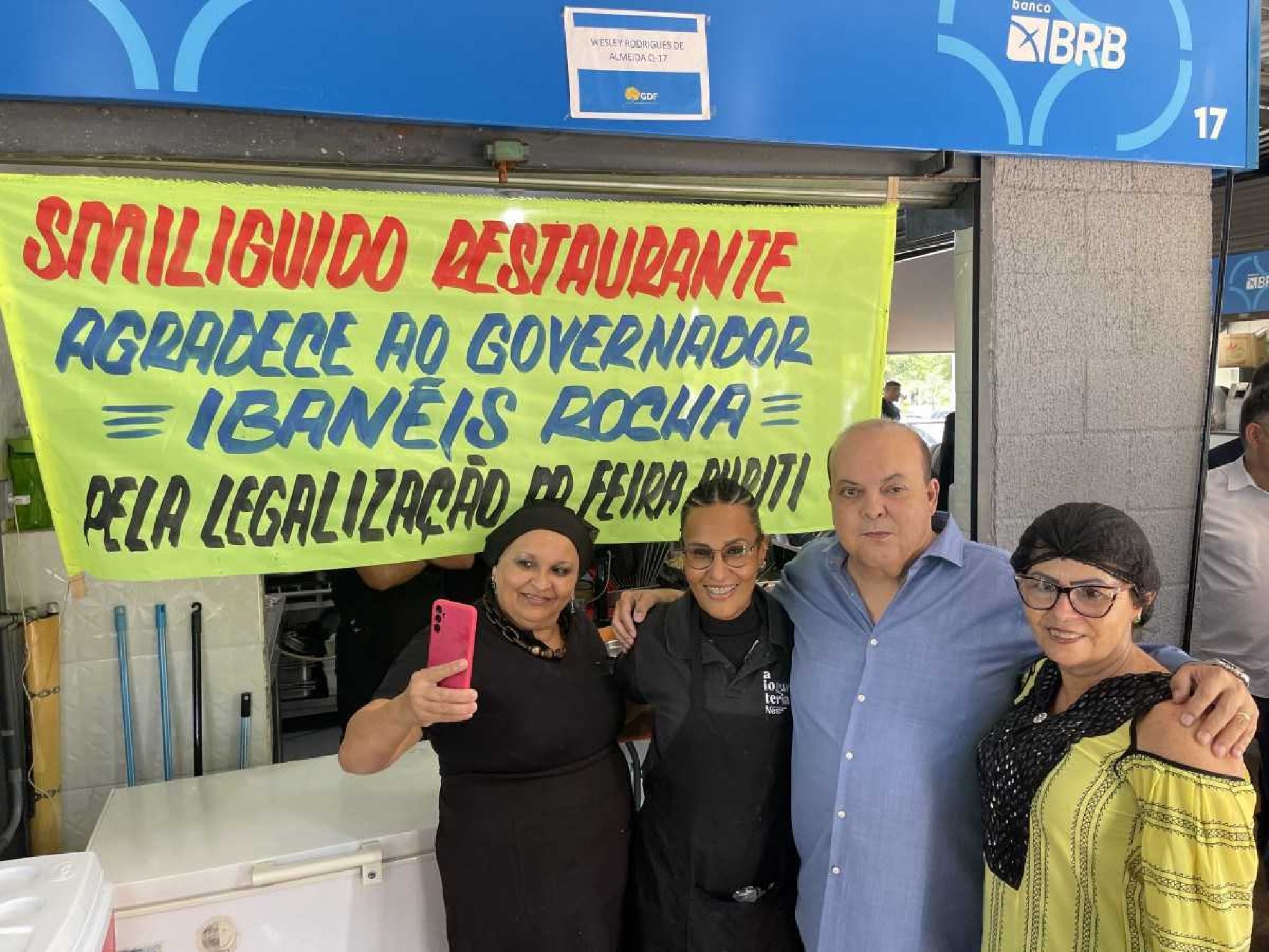 Ibaneis visita novos quiosques do Buriti e almoça com comerciantes