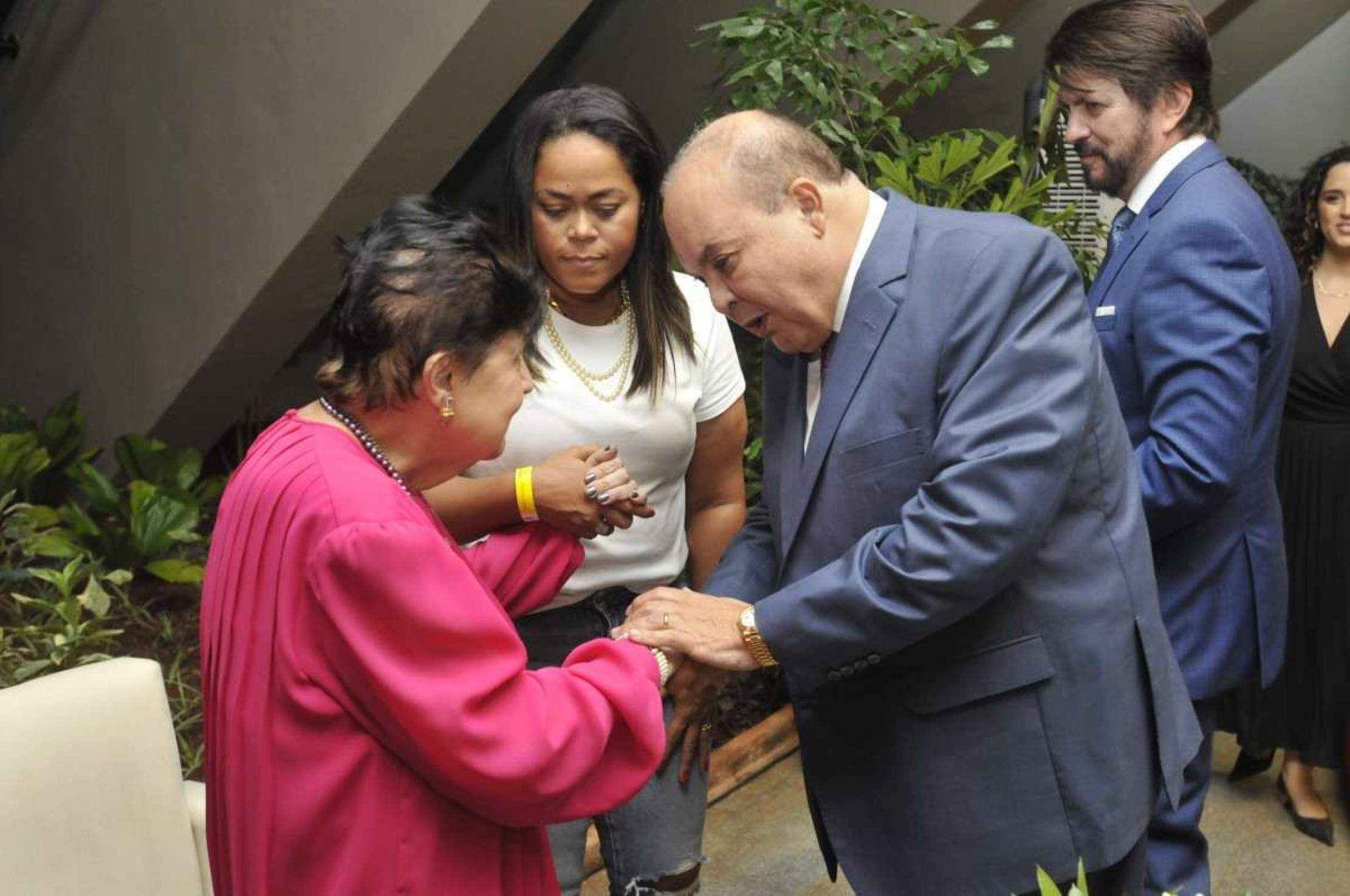  20/12/2024. Crédito: Minervino Júnior/CB/D.A Press. Brasil.  Brasilia -  Reabertura da sala Martins Pena no Teatro Nacional. Show de Chitãozinho e Xororó e Orquestra Sinfônica. Gisele Santoro viúva de Claudio Santoro.