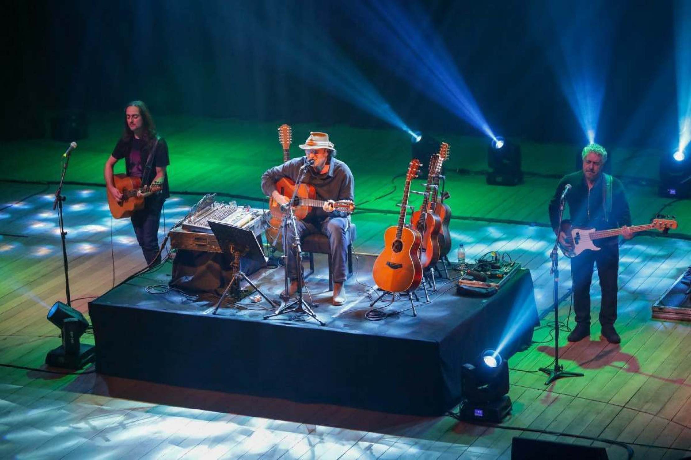 Show de Almir Sater marca reabertura do Teatro Nacional para o público