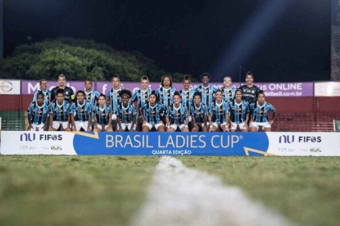 Time posado do Grêmio antes do jogo contra o River Plate - (crédito: Foto: Guilherme Veiga / Brasil Ladies Cup) Time posado do Grêmio antes do jogo contra o River Plate - (crédito: Foto: Guilherme Veiga / Brasil Ladies Cup)