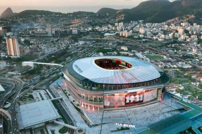 Fora das quatro linhas, o clube reuniu os sócios para apresentar o projeto de construção de seu estádio próprio no terreno do Gasômetro. O projeto prevê um investimento total de R$ 1,93 bilhão. O valor engloba os gastos com terreno, sondagem, descontaminação e terraplanagem, fundação, estruturas, instalações, estacionamento, cobertura, campo e urbanização e paisagismo, compromisso com a Prefeitura. Foto: Divulgação/Flamengo. 