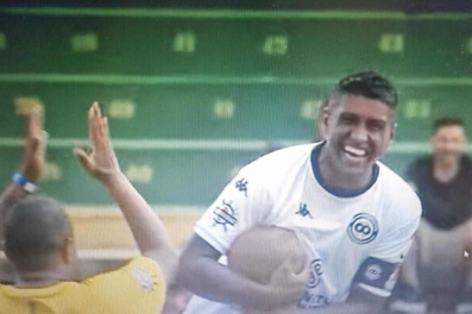 Paulinho se despede com quatro gols em jogo festivo no Canindé -  (crédito: Foto: Reprodução de vídeo/Band)