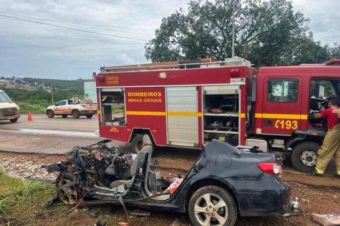 Família do DF morre em acidente em MG; único sobrevivente é menino de 5 anos - (crédito: CBMG/Divulgação) Família do DF morre em acidente em MG; único sobrevivente é menino de 5 anos - (crédito: CBMG/Divulgação)