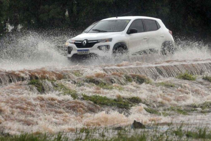  Bom dia, Brasília! Devido às fortes chuvas, é preciso se atentar para alagamentos -  (crédito: Minervino Júnior/CB/D.A.Press)