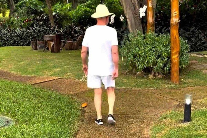Presidente Luiz Inácio Lula da Silva, que está em recuperação após ser internado, caminha em Brasília - (crédito: Reprodução/Instagram) Presidente Luiz Inácio Lula da Silva, que está em recuperação após ser internado, caminha em Brasília - (crédito: Reprodução/Instagram)