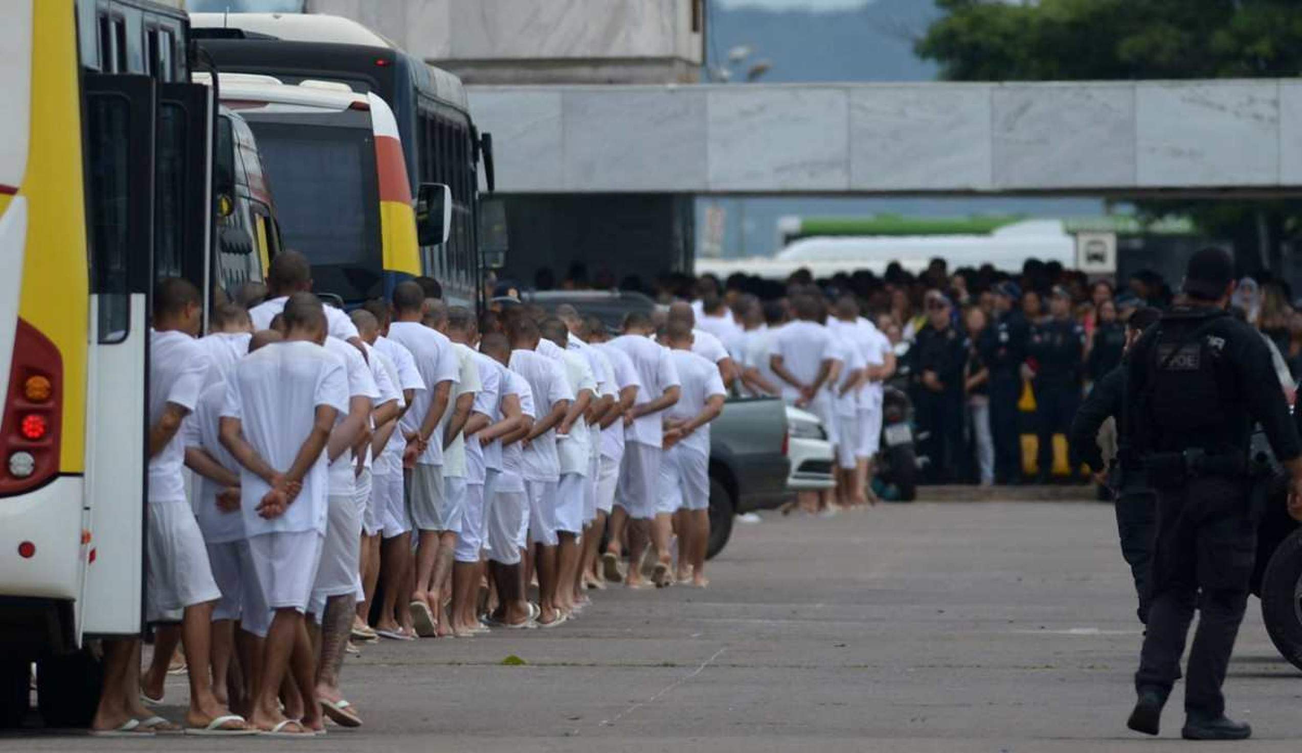 Polícia penal monta esquema de segurança para saidão de Natal; veja fotos