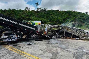 Motorista suspeiro de provocar o acidente se entregou na tarde desta segunda-feira (23) -  (crédito: CBMMG)