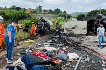 Acidente em Teófilo Otoni no sábado (21/12) deixou 41 mortos -  (crédito: Reuters)