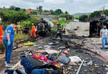 Acidente em Teófilo Otoni no sábado (21/12) deixou 41 mortos -  (crédito: Reuters)