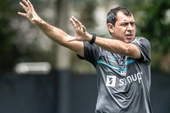 Junto com Marcelo Teixeira, chegou Fábio Carille. O treinador era outro que já havia sido anunciado em 2023, mas começou o trabalho em janeiro de 2024. Com o Santos passando por uma reformulação, a diretoria entendeu que o técnico era o nome ideal para ajudar a equipe neste momento conturbado. - Foto: Ivan Storti/Santos