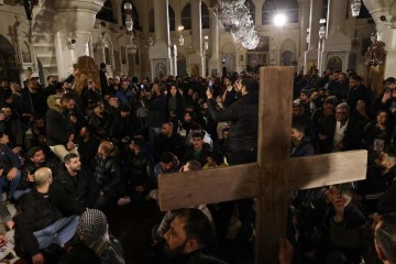 'Exigimos os direitos dos cristãos', repetiam em coro os manifestantes, enquanto marchavam pelas ruas de Damasco até a sede do Patrimônio Ortodoxo de Antioquia -  (crédito: ANWAR AMRO / AFP)