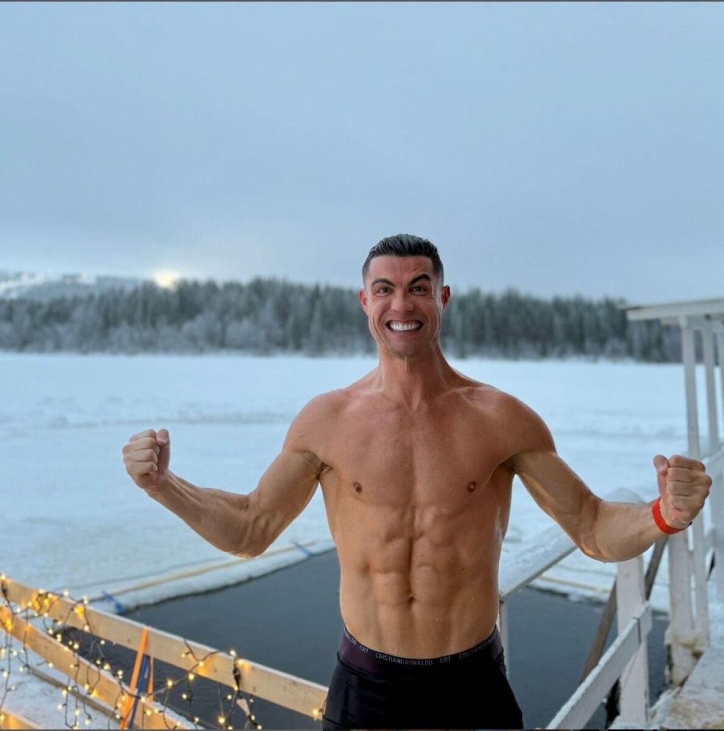 Cristiano Ronaldo aparece em piscina congelante na Lapônia