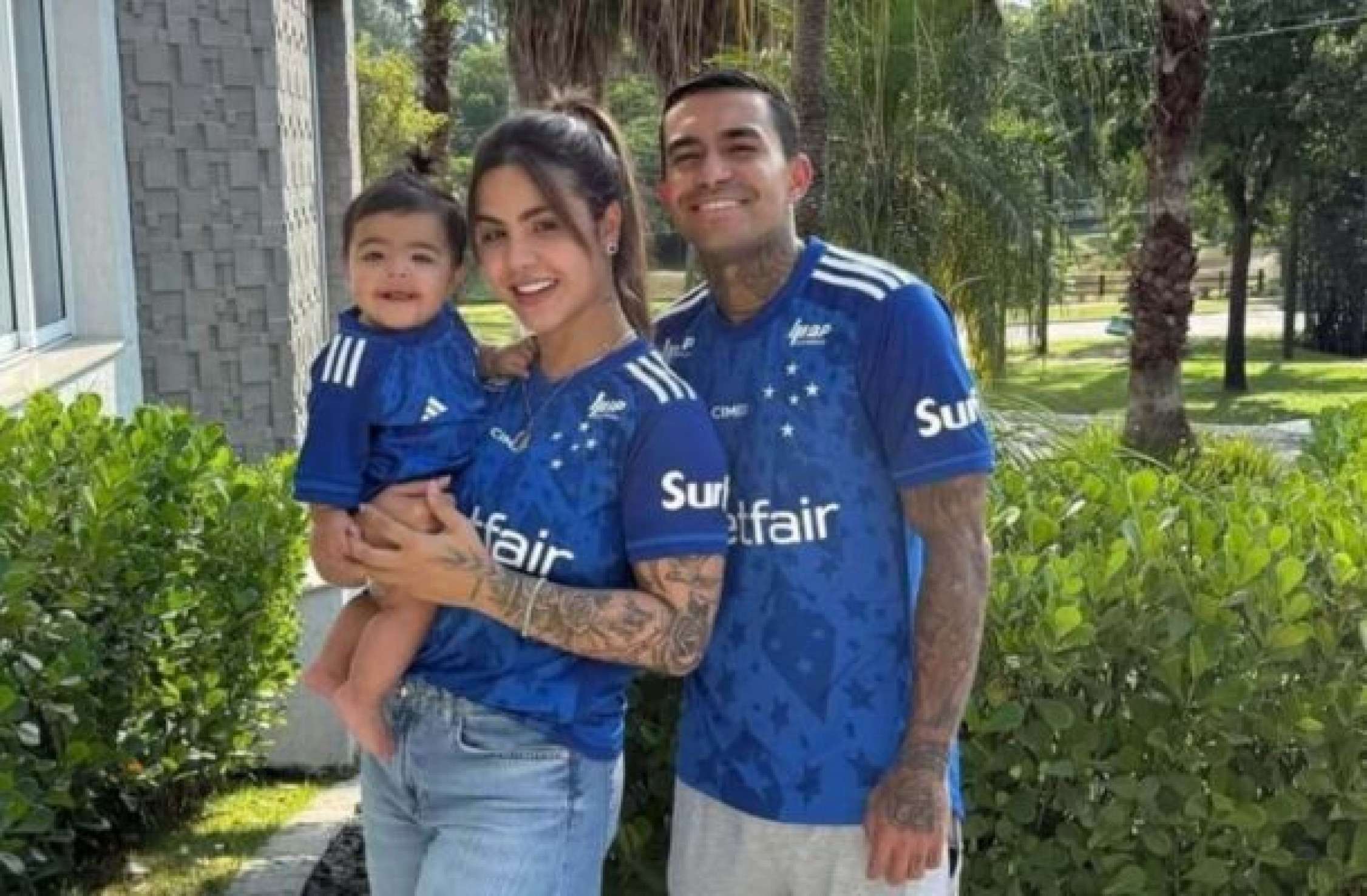 Dudu e família festejam o Natal com a camisa do Cruzeiro