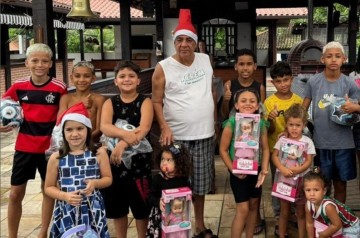 Zeca Pagodinho deseja um feliz Natal a família do samba -  (crédito: Reprodução / Instagram )