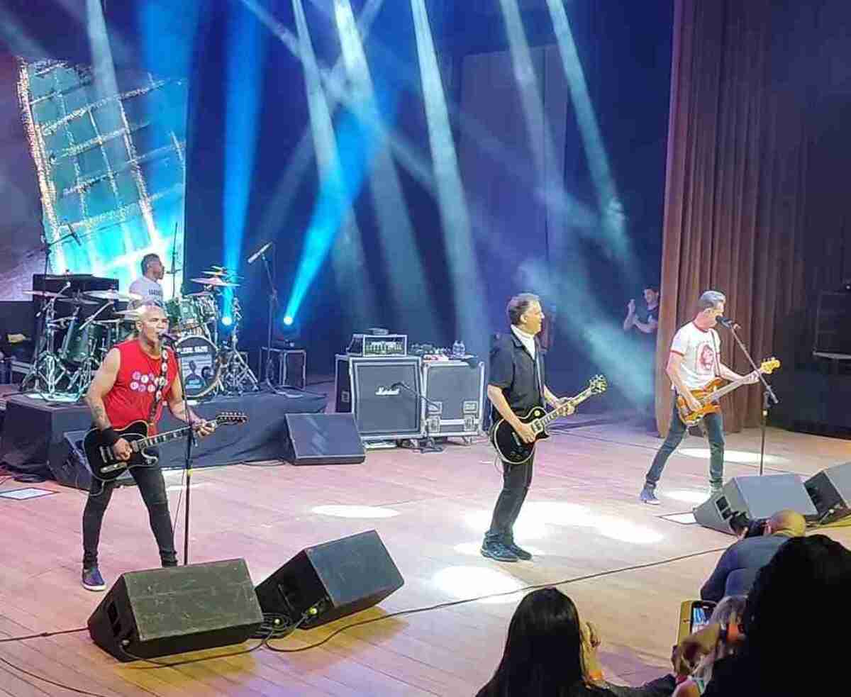 Show da Plebe Rude na reinauguração do Teatro Nacional