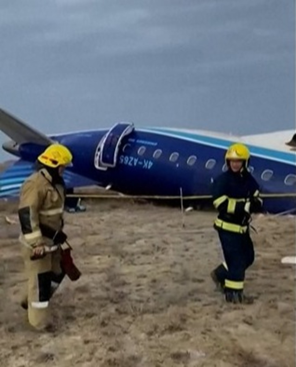 Vídeo mostra sobreviventes da queda do Azerbaijan Airlines