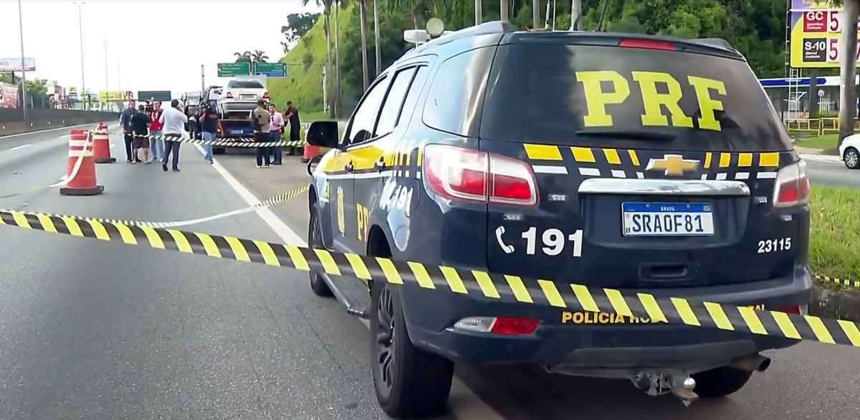 Jovem baleada pela PRF começa a reagir a estímulos; quadro ainda é grave