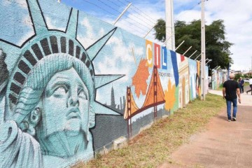 Os cursos oferecidos pelos CILs atendem estudantes a partir do 6º ano do ensino fundamental e membros da comunidade, promovendo acesso gratuito ao aprendizado de idiomas em todo o DF -  (crédito: André Amendoeira/Ascom — SEEDF)