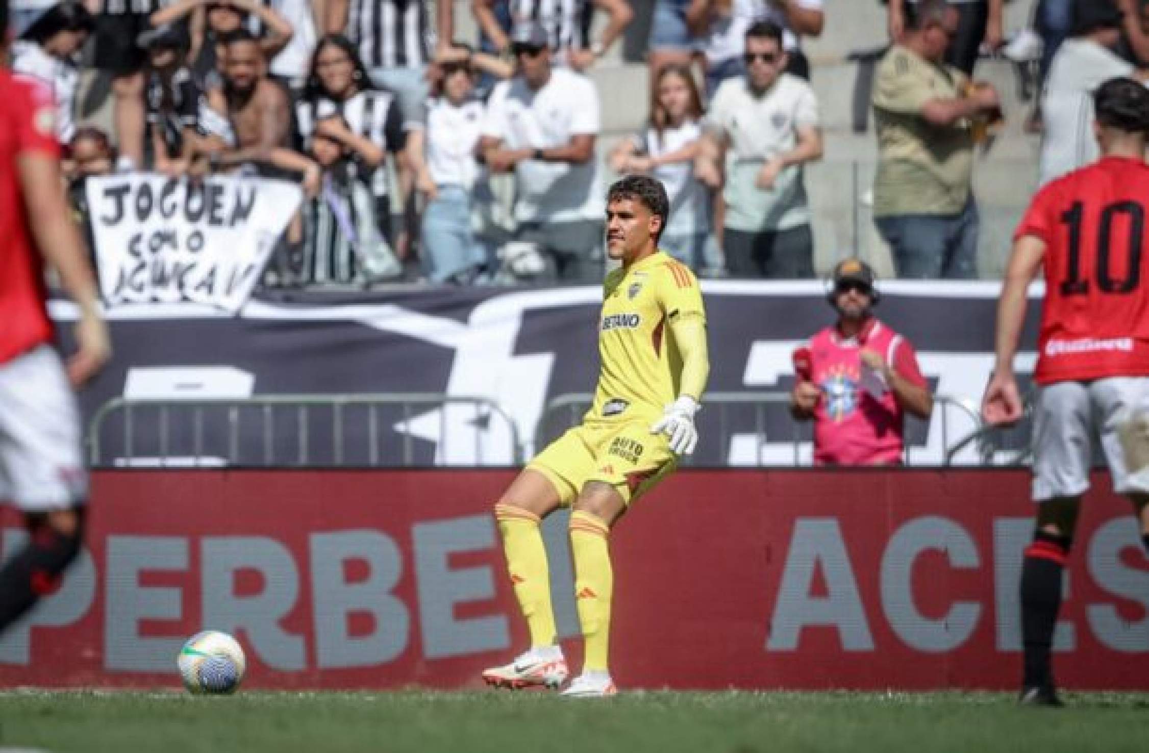 Atlético-MG encaminha saída de goleiro reserva para rival