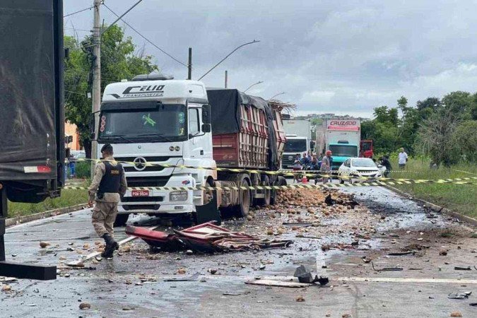 Via Expressa de Contagem está fechada devido a acidente entre caminhões e carros - (crédito: Edesio Ferreira/EM/D.A Press) Via Expressa de Contagem está fechada devido a acidente entre caminhões e carros - (crédito: Edesio Ferreira/EM/D.A Press)