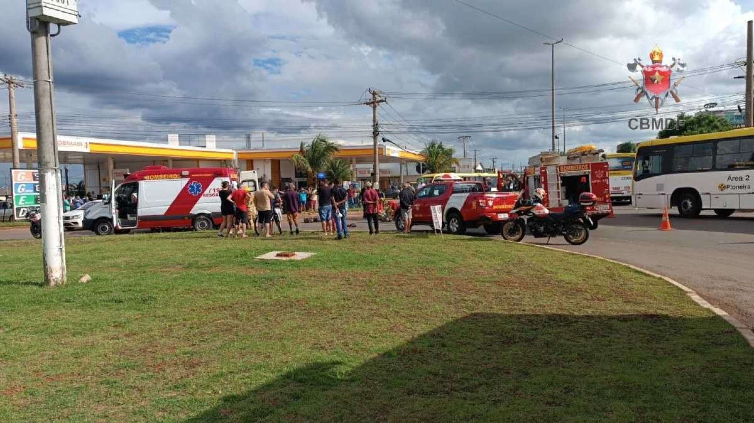 Acidente ocorreu na tarde de quinta-feira (26/12) e deixou mulher gravemente ferida