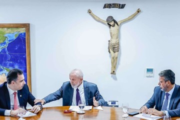 Lula teve uma coexistência de idas e vindas com Pacheco (E) e Lira. Mas pautas complexas para 2025 permitem antever um horizonte de dificuldades -  (crédito: Ricardo Stuckert/PR      )