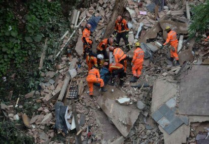 Buscas tiveram de ser interrompidas devido à forte chuva que cai no local -  (crédito: Túlio Santos/EM/D.A Press)