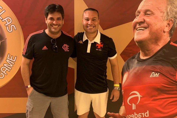 Torcedor do Flamengo, Raphael Martins ficou na paz na confraternização com o amigo vascaíno Bruno Lessa
