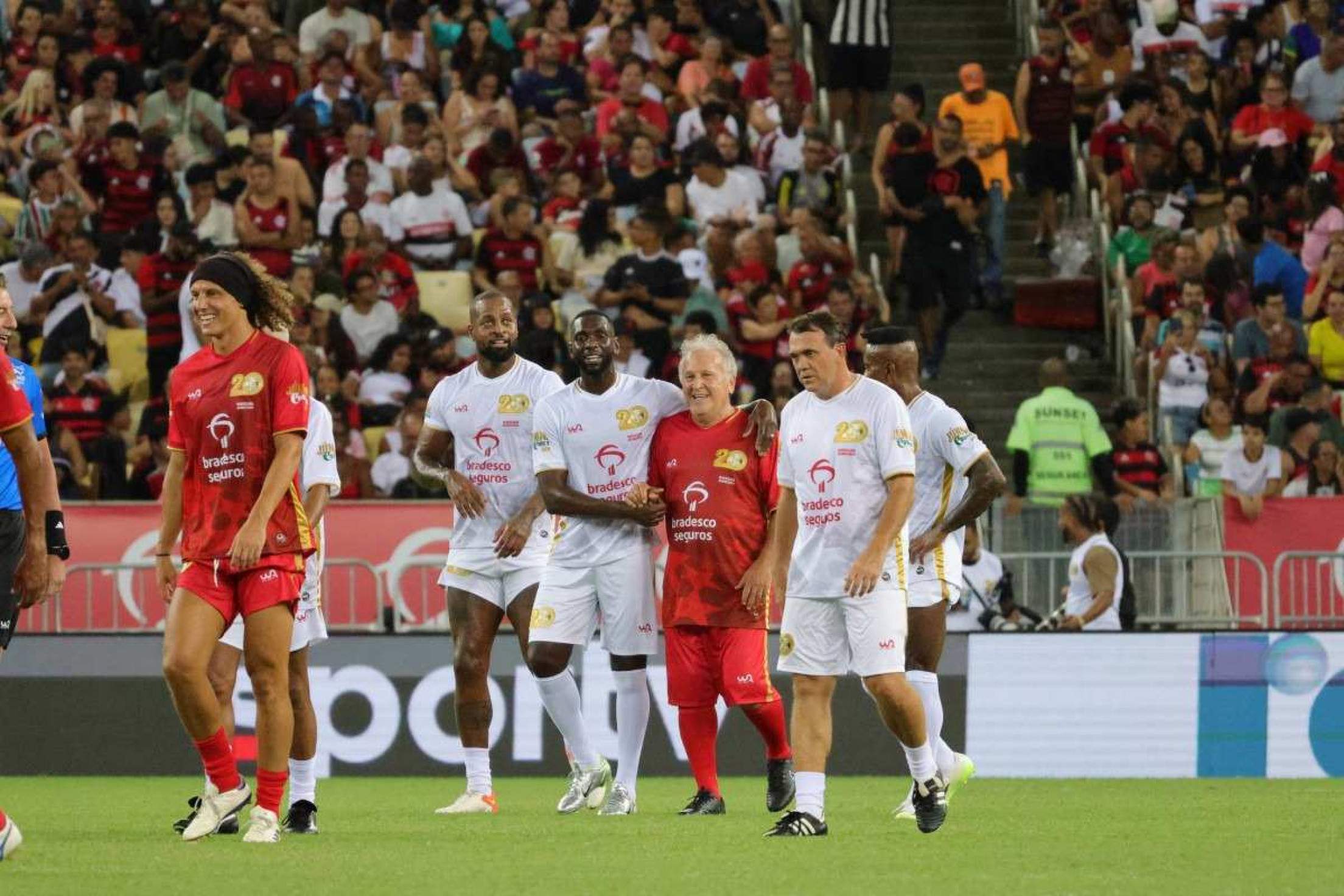 Como o Jogo das Estrelas de Zico engaja torcida pela paz nos estádios