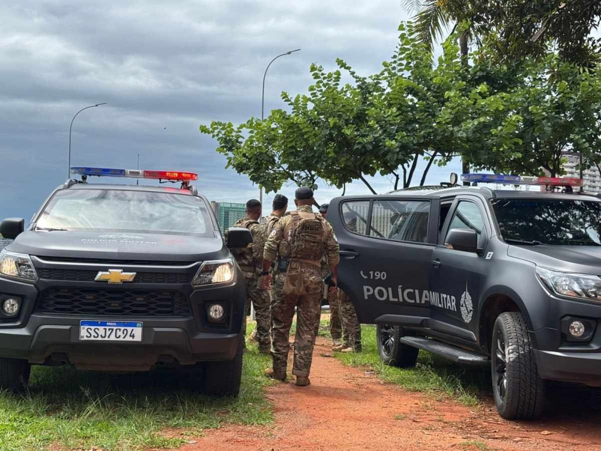 Homem ameaça jogar bombas em prédios da PM e da PF em Brasília
