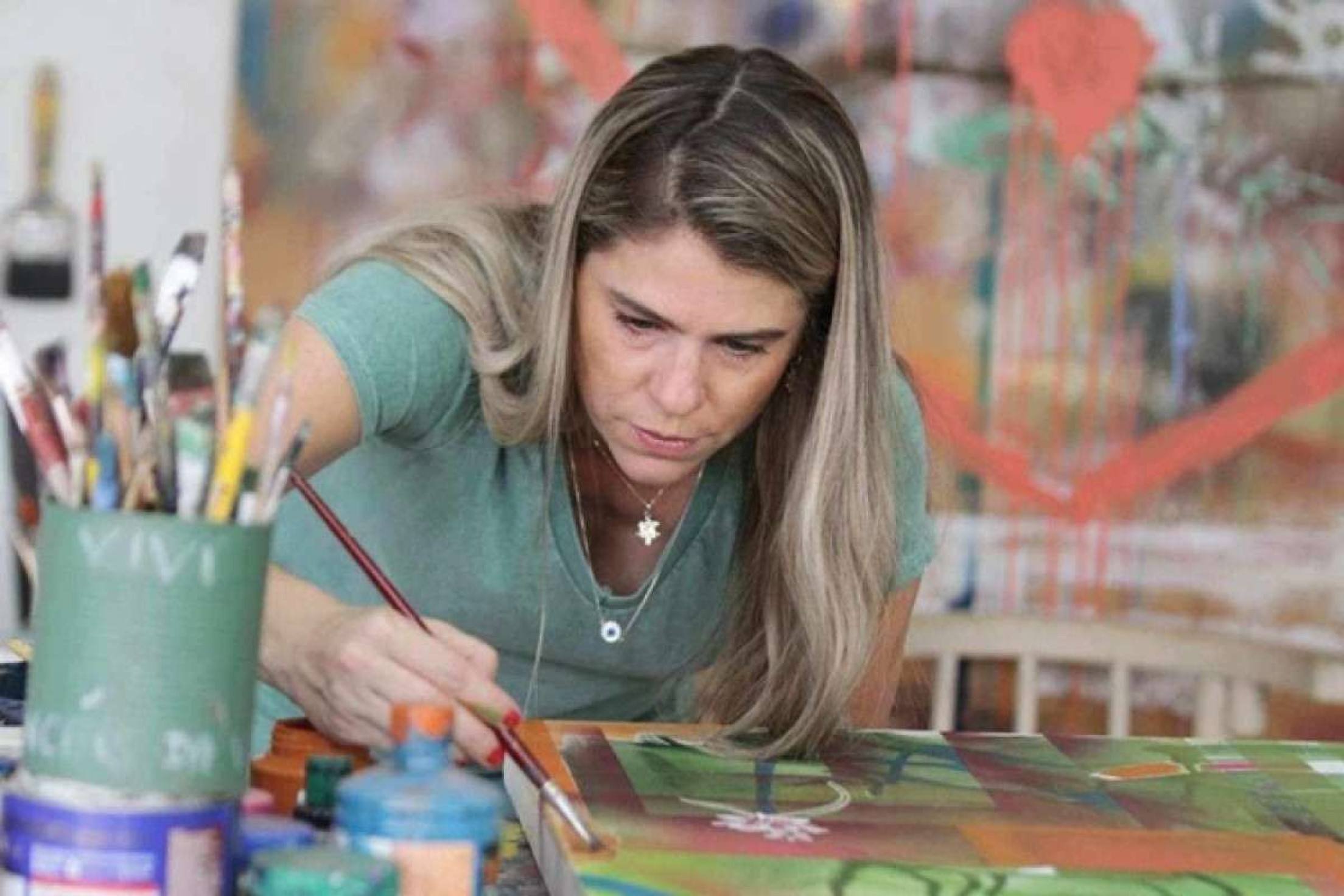 Servidora pública e artista plástica, Luciana D'angelo, 47, quer ampliar seu trabalho por meio da tecnologia: "expansão e conectividade"