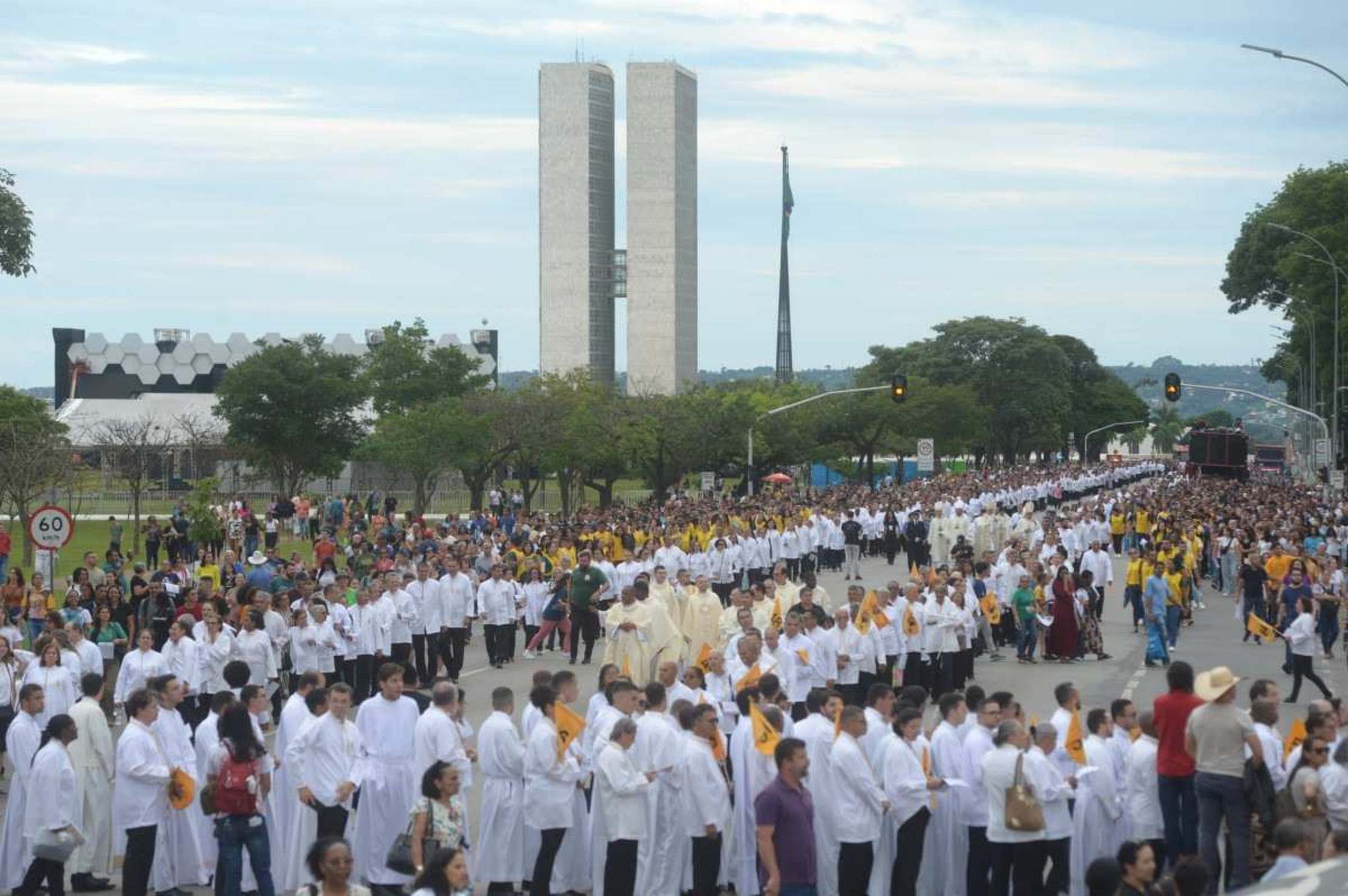  Em Brasília, peregrinação partiu do Teatro Nacional até a Catedral Metropolitana de Brasília