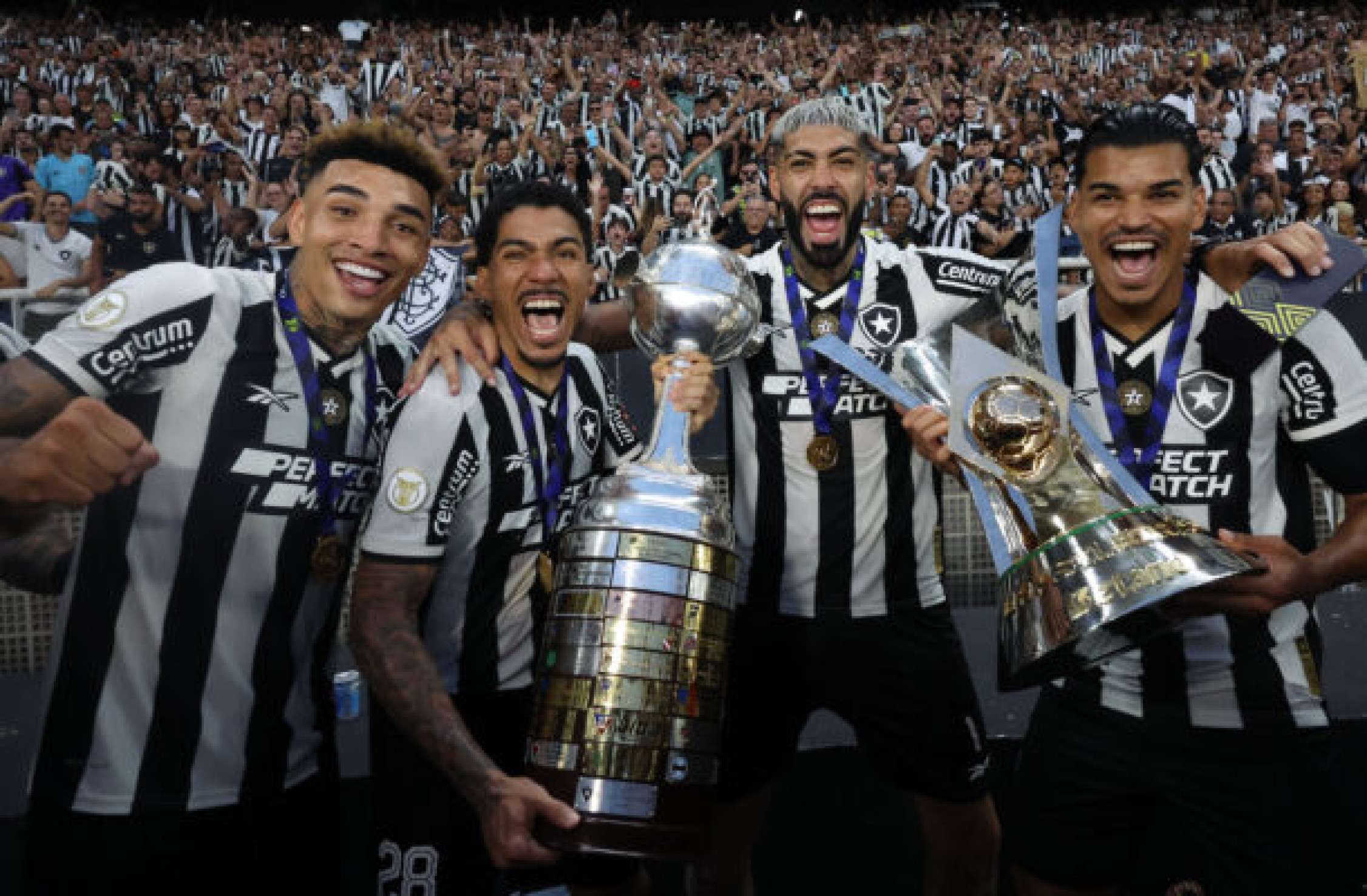 Botafogo garantiu a alegria de uma torcida muito sofrida  -  (crédito:  Vitor_Silva)