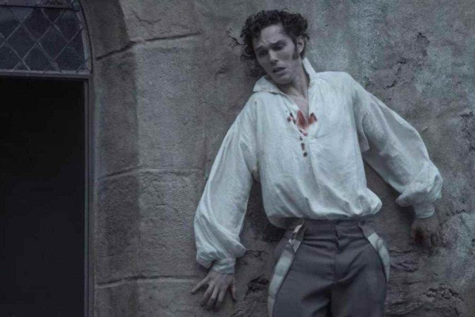 Em Nosferatu, Hoult interpreta seu marido aterrorizado